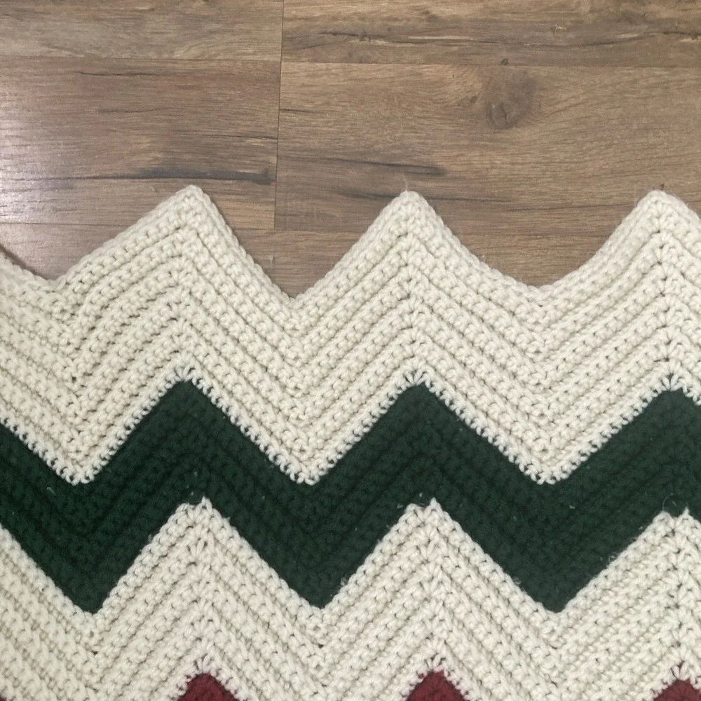 Vintage handmade crochet afghan throw blanket Cream Green Red 66X45 Retro